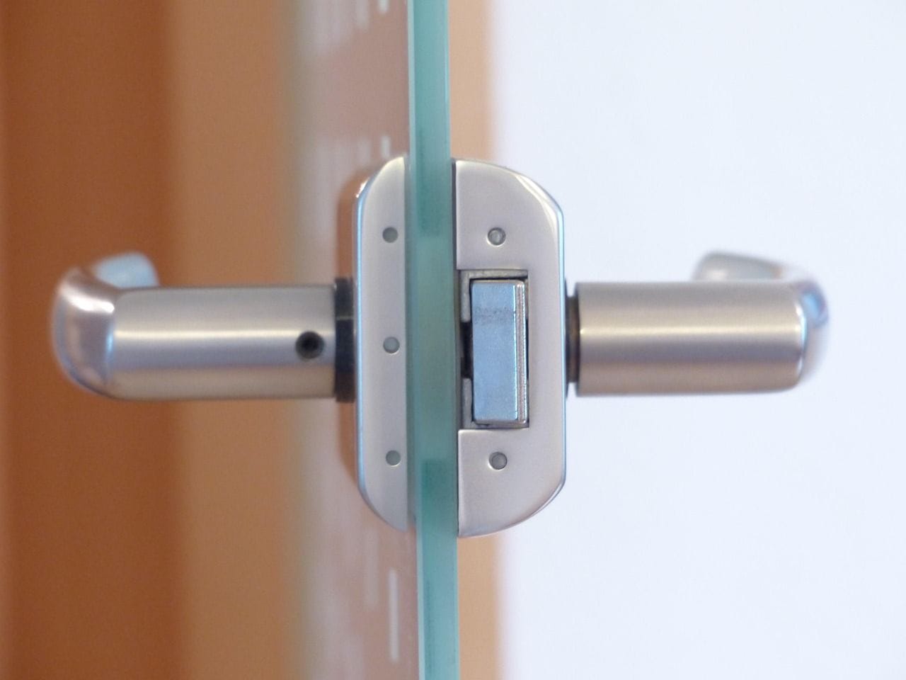 door lock installation 
