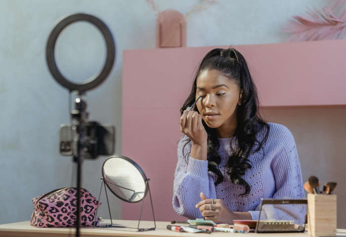 4 ways Nigerian Makeup Artists Earn Money